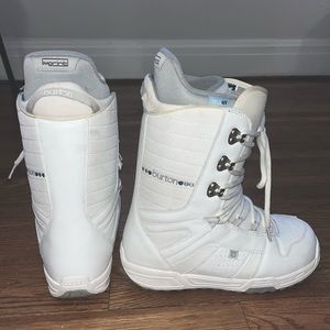 8.5 woman's snow board boots